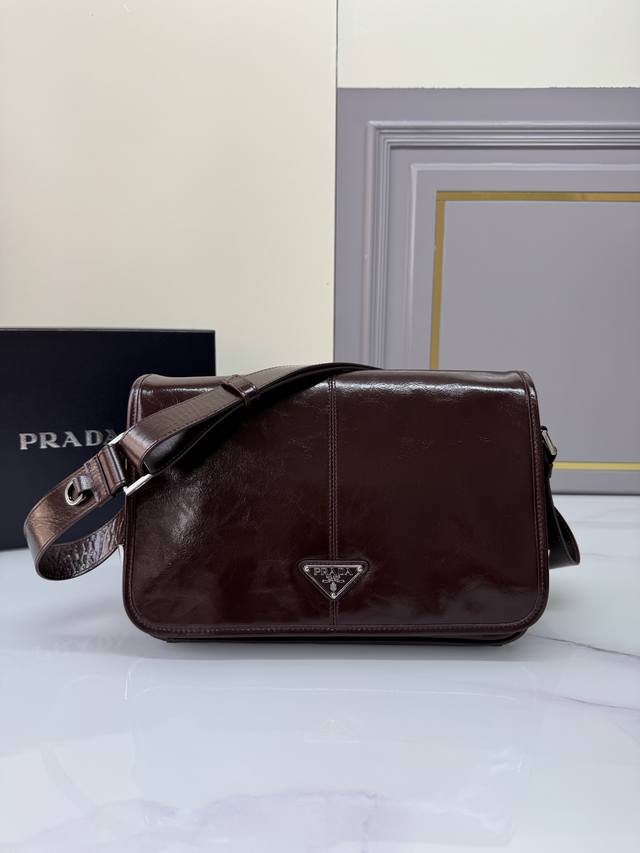 New Wax Bag 2Vd073 Messenger Bag This Shoulder Bag Is Made Of Soft And Shiny Wax