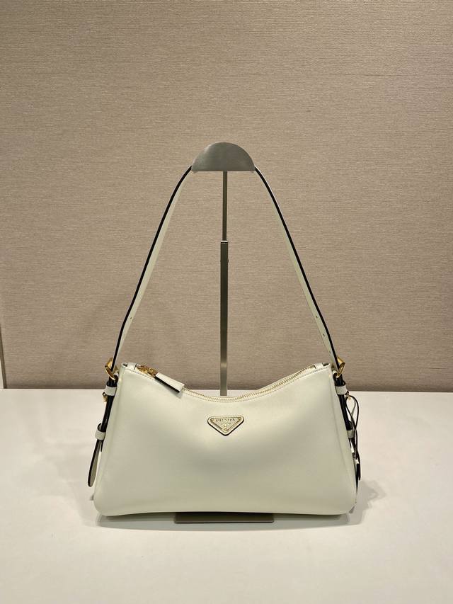 New Aimee Underarm Bag 1Bc228 This Leather Hobo Underarm Bag Has A Simple Design