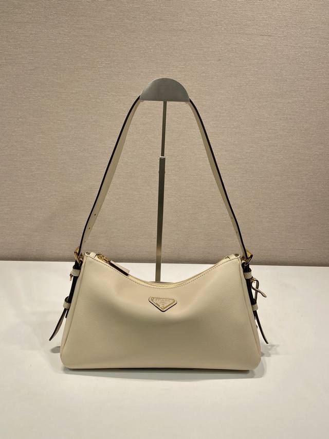 New Aimee Underarm Bag 1Bc229 Small This Leather Hobo Underarm Bag Has A Simple