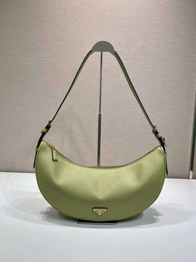 New 1Bc255 Underarm Bag This Leather Handbag Adopts A Soft And Light Design, Rei
