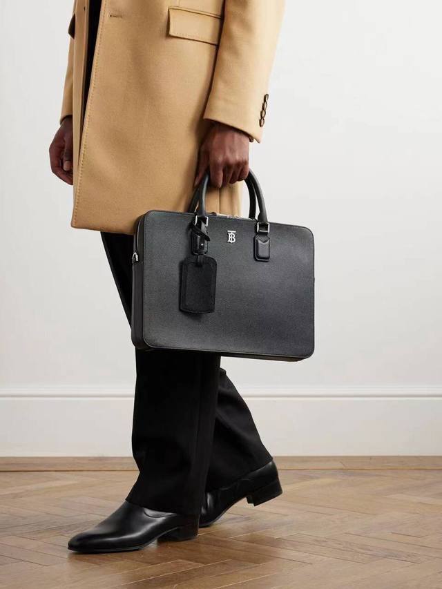 Slim, Structured Design In Italian Tanned Grained Leather With Palladium-Plated