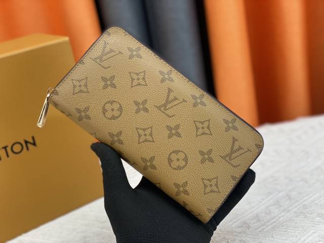 Original Real Shot With Home Background M60017 This Classic Zippy Zipper Wallet