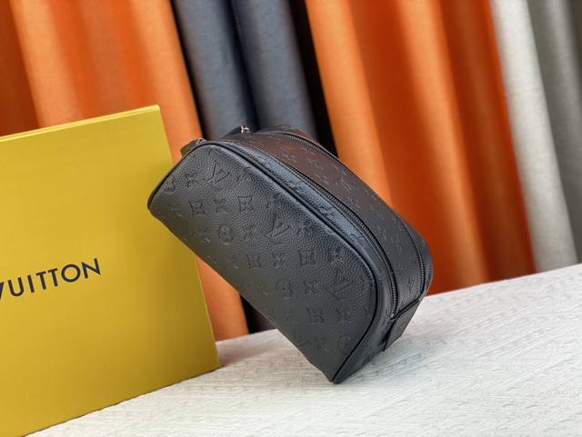 Has An Exclusive Background. Louis Vuitton Is A Very Practical Cosmetic Bag. It