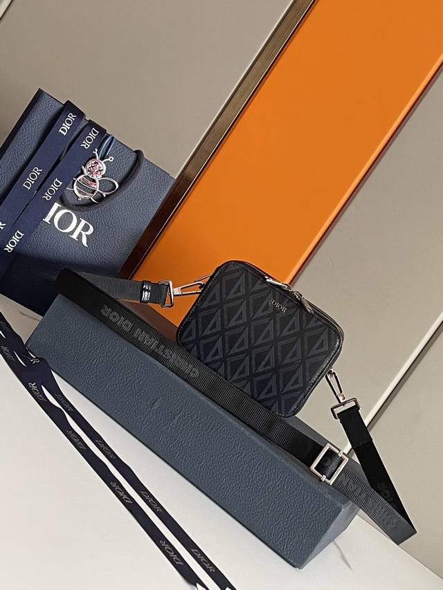 Top Original Single This Elegant And Practical Clutch Is Perfect For Storing All