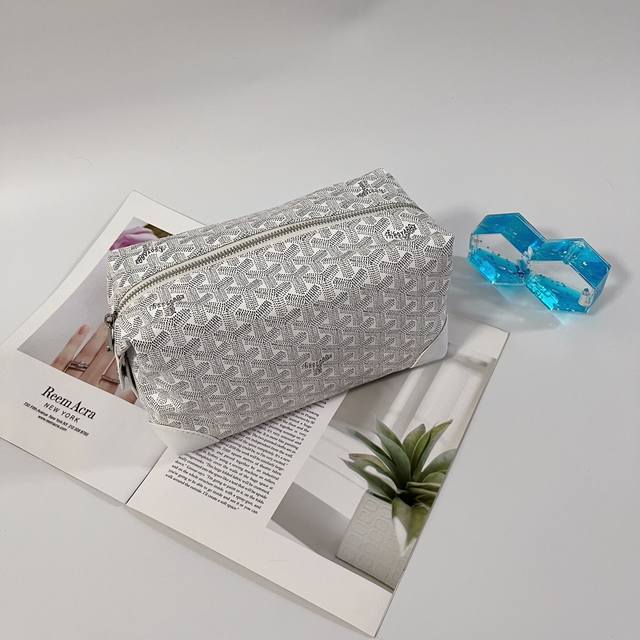 Boeing The 25Cm Toiletry Bag Follows The Style Of The 45Cm And 55Cm Travel Bags.
