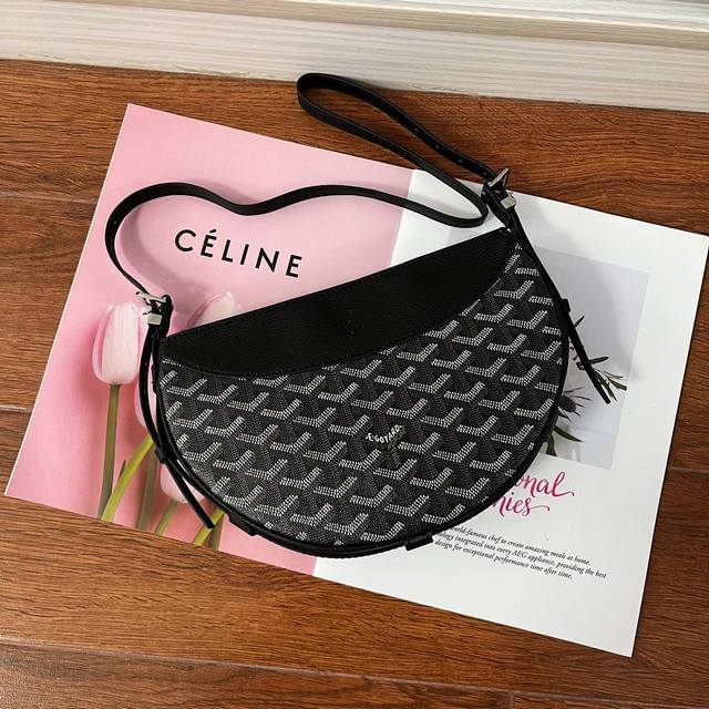 New Goya Half-Moon Bag. Simple Outfits Are Never Out Of Fashion, Comfortable And