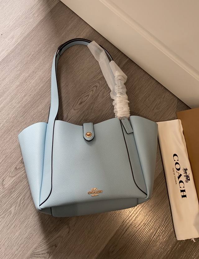 Coa*H April New Product Cal17 Hadley Turnlock Tote This Tote Is The Perfect Size