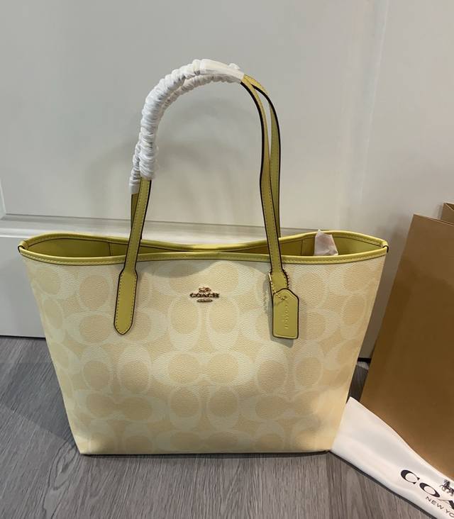 Coa*H April New Product Cal49 Good Spring, Very Gentle City Tote Bag, Light Yell