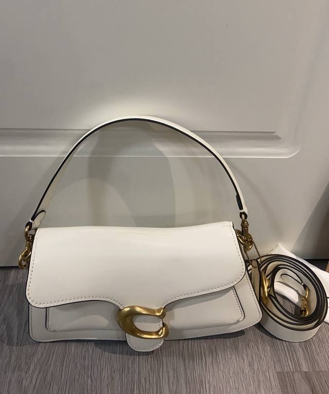 Coa*H Newcan26 Tabby Wave Bag Hits My Heart~Spring Season Is About Polyamine. It