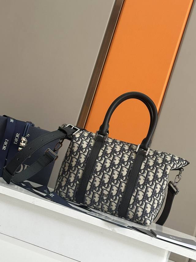 This Weekender 25 Bag Exudes Timeless Elegance. Crafted In Beige And Black Obliq