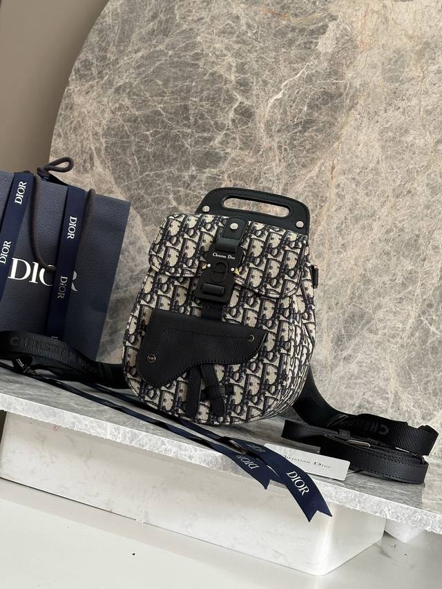 Latest D-Saddle Backpack New Black Grained Calfskin And Black Stitching Shoulder