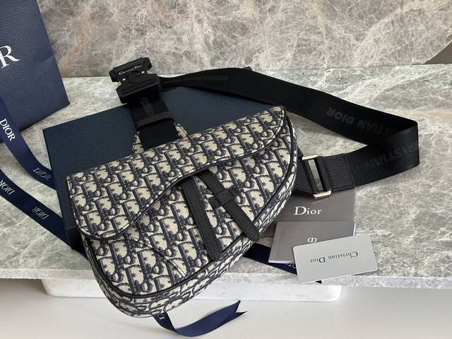 Top Original Dior. Black Old Flower La Dior. Pre-Fall New Saddle Bag Men's Saddl