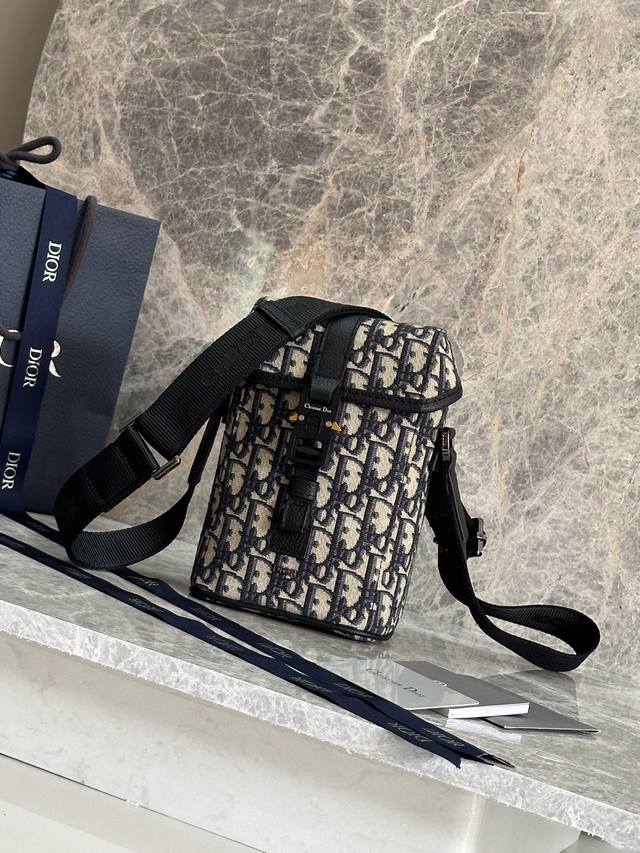 This Vertical Flap Messenger Bag Is A New Product In The 2025 Summer Men's Colle