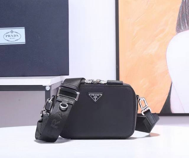 New Camera Bag 2Vh070 With Original Box, Stylish Camera Bag, Triangular Enamel L