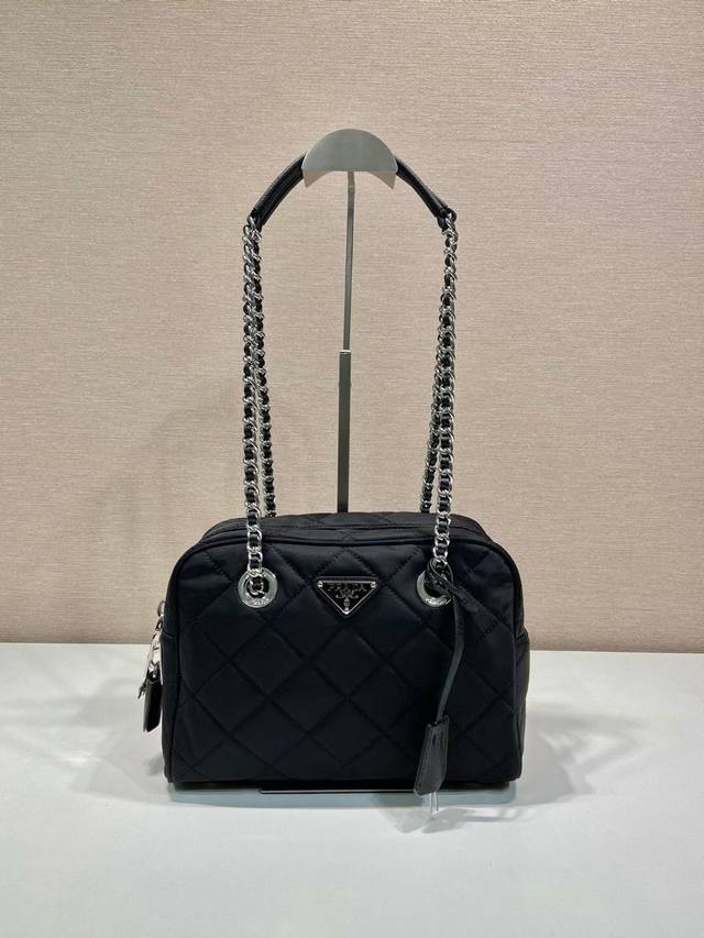 Used Camera Bag 1Bb903 Medium This Used Camera Bag Is Made Of Imported Nylon Fab