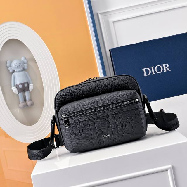 Comes With A Complete Set Of Folding Gift Boxes This Saddle Clutch With Shoulder