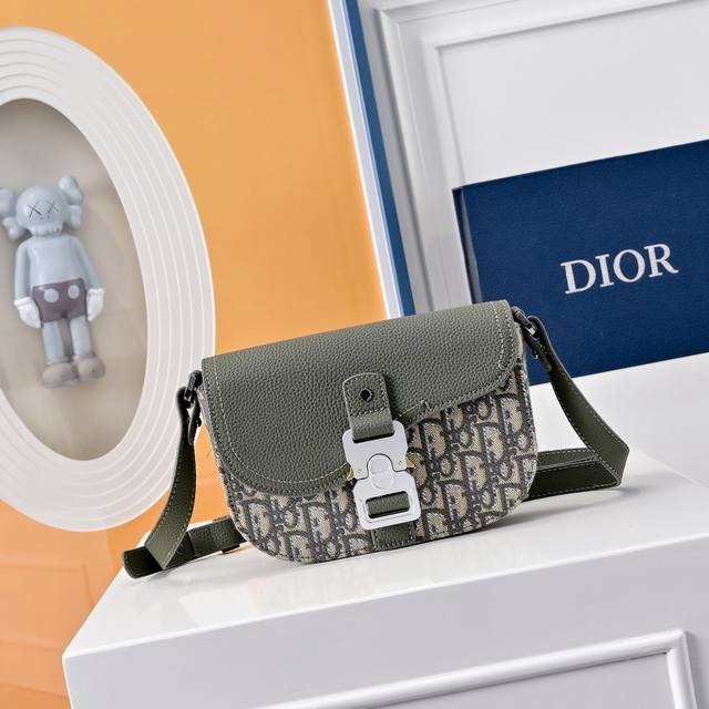 Comes With A Complete Folding Gift Box This Saddle Clutch With Shoulder Strap Is