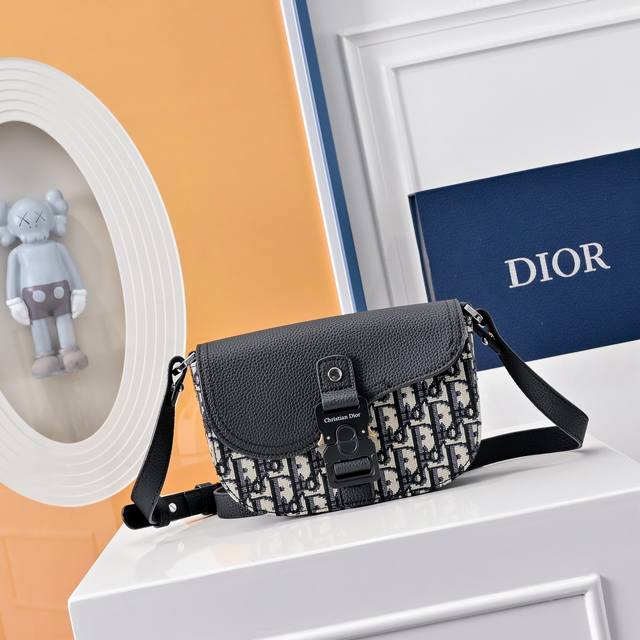 Comes With A Complete Folding Gift Box This Saddle Clutch With Shoulder Strap Is
