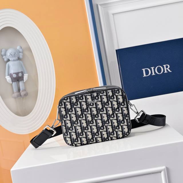 With A Full Set Of Folding Gift Boxes ] This Bag Is Actually Unisex, Essentials