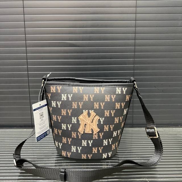 Mlb New York Yankees Ny Bucket Bag Shoulder Messenger Bag Men And Women's Same S