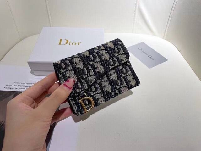 Dior 0611 Color Black Size: 10.5*7 The Latest Model From Dior! The New Saddle Ca