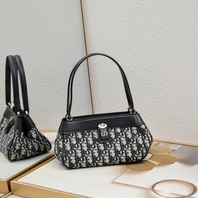 Old Flower In Stock With Box The New Key Handbag Series Perfectly Displays The C