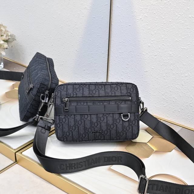 Safari Bag With Shoulder Strap This Safari Bag With Shoulder Strap Is Practical