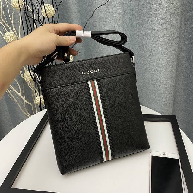 New Arrival Model 33090-2 Gucci Casual Men's Bag. Imported Top Layer Cowhide, La