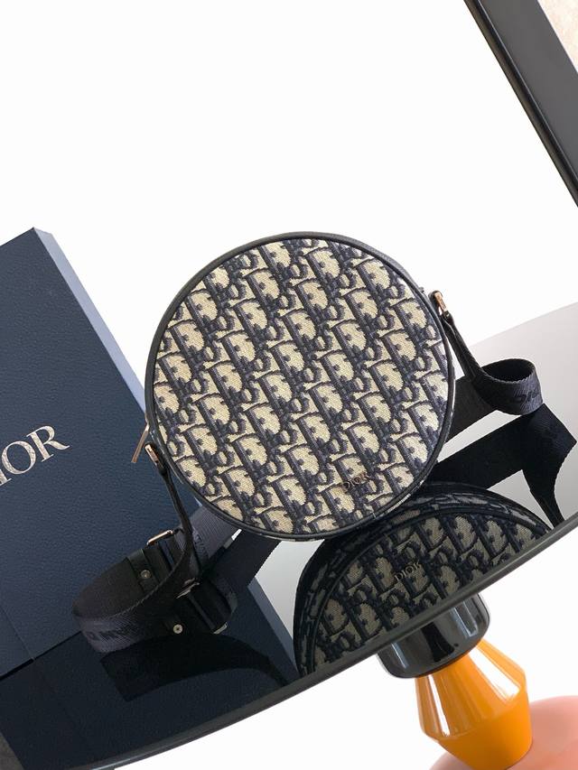This Dior Yoyo Zip Messenger Bag Is Stylish And Practical. The Round Style Is Ca