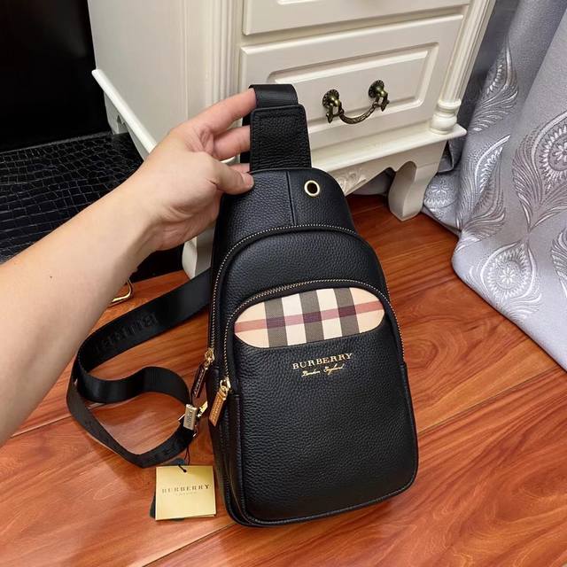 Burberry Lightweight Chest Bag, Close Fitting And Casual, Very Convenient For Pl