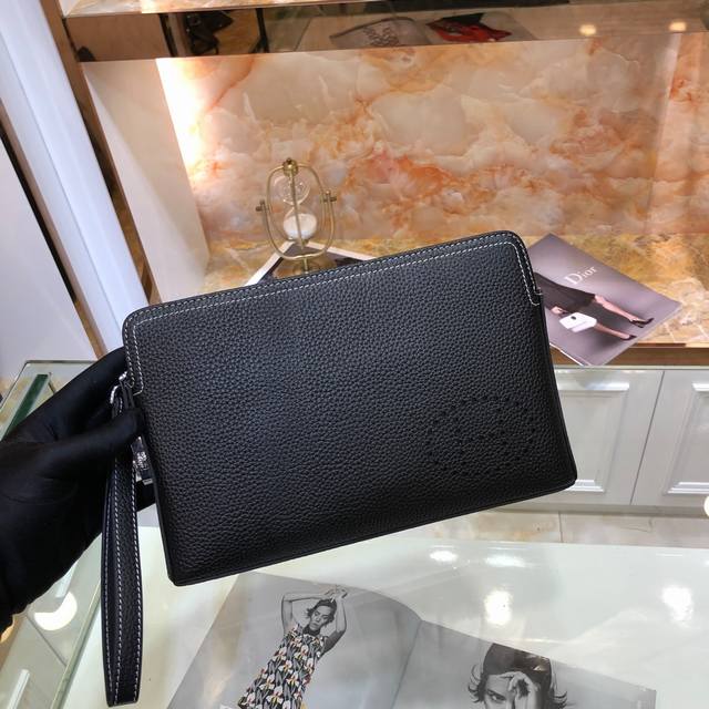 H's Latest Men's Combination Lock Handbag Is Made Of Top-Grade Calfskin, Noble H