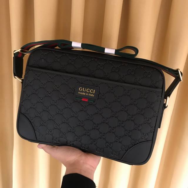 Launches The Hottest Crossbody Bag. Made Of Top-Grade Italian Imported Cowhide.