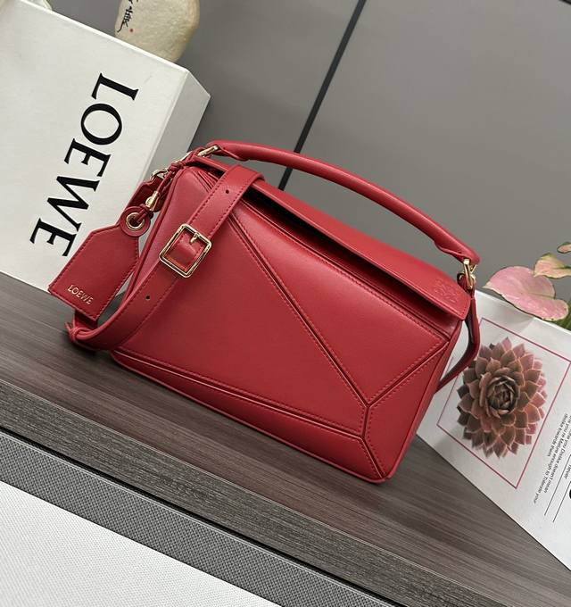 Lowthe New Small Size Nappa Leather Featherlight Puzzle Handbag Has A Unique Geo