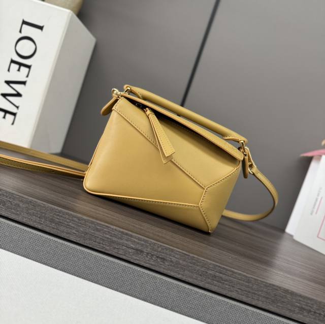 Lw New Latest Calf Leather Mini Puzzle Handbag The Debut Handbag From The House