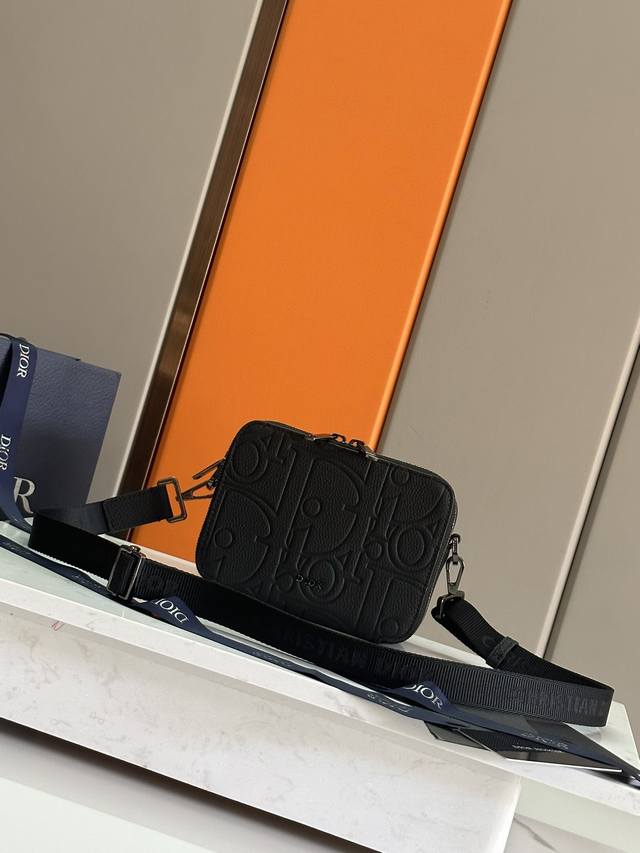 Top Original This Zippered Clutch With Shoulder Strap Is Elegant And Practical,