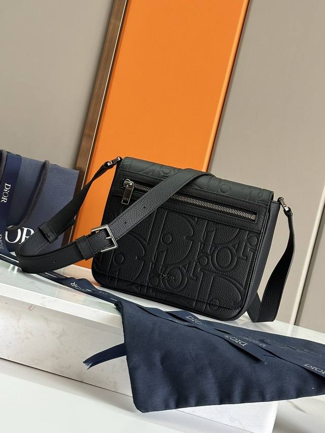 Top Original This Messenger Bag Is A New Product In The Fall 2024 Men's Collecti