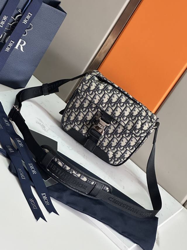 Top Original This Dior Explorer Bag Draws Inspiration From The Timeless Messenge