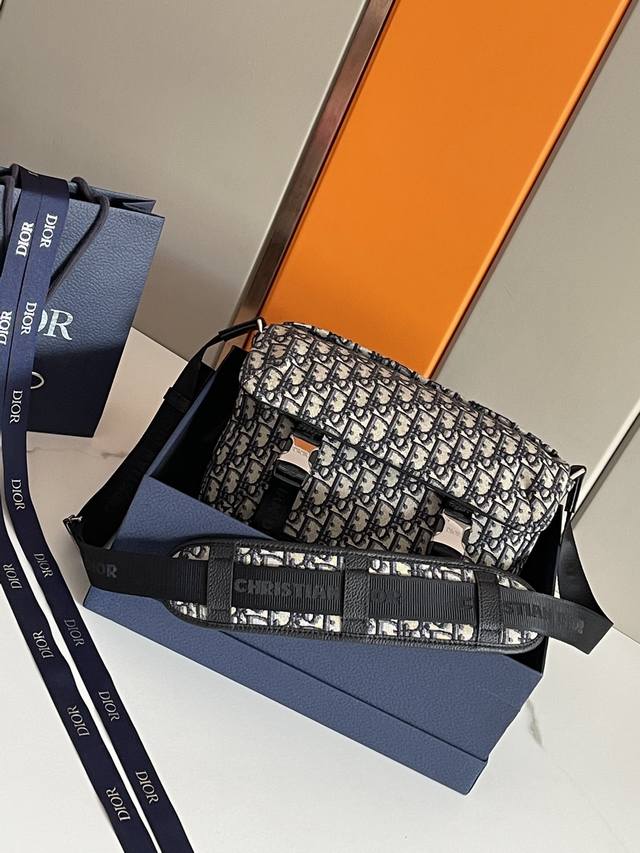 Top Original With Box This Dior Explorer Bag Draws Inspiration From The Timeless