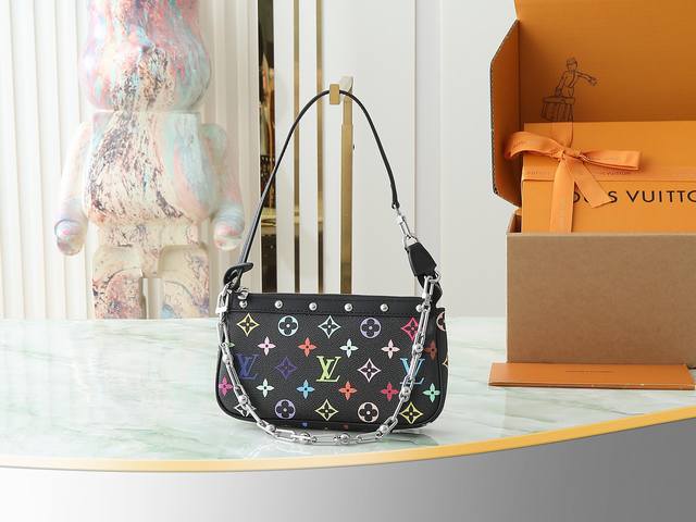 Top Original Single Home Real Shot M13663 Black Color Chain Mahjong Bag New Seas