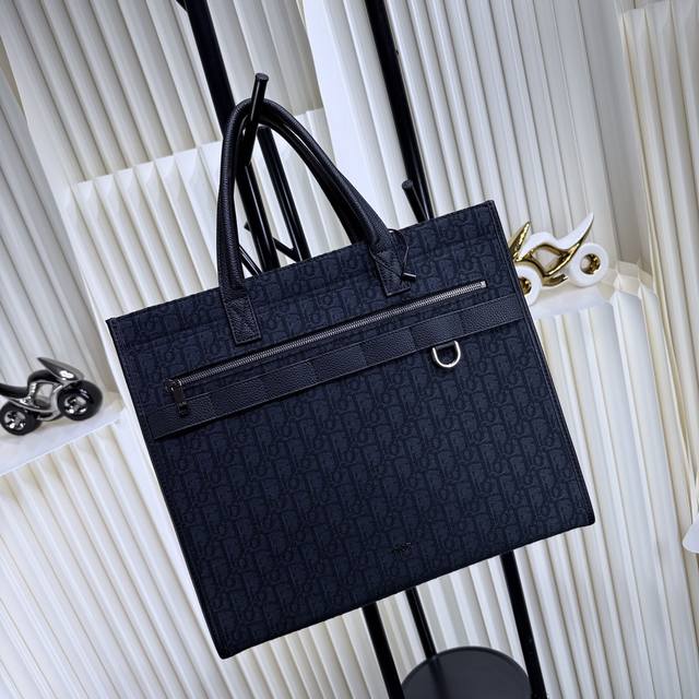 The Highest Version On The Market, Welcome To Compare This Safari Handbag Is A N