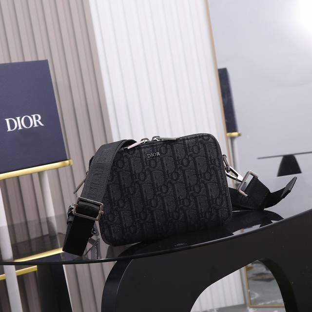 The Highest Version On The Market, Welcome To Compare Zippered Clutch With Shoul