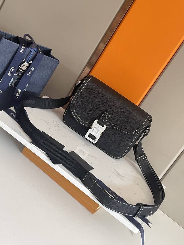 Top Original Single This Saddle Messenger Bag Is A New Arrival This Season, Exqu