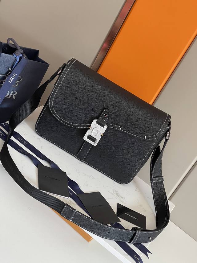 Top Original Single This Saddle Messenger Bag Is A New Arrival This Season, Exqu