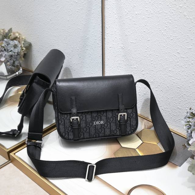 With Box, Shipped Dior Oblique Print Dior Men's Messenger Bag, Showing A Fashion