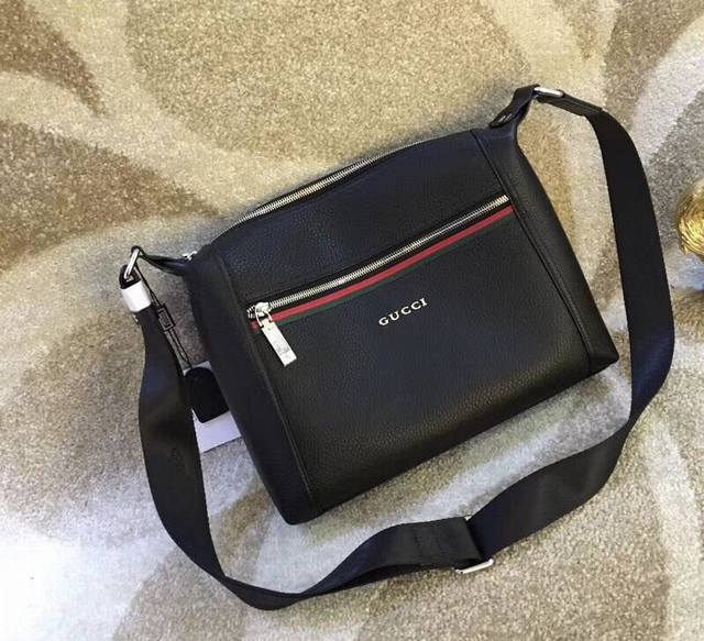 Guccl Gucci Large Capacity Model: 1313-2 Casual Crossbody Bag Color Black ~ High