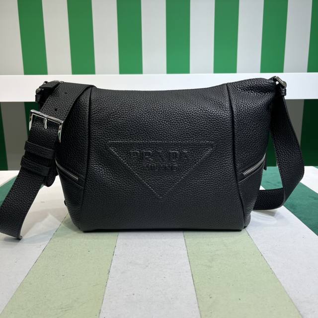 The First Batch Of Spot Cowhide Black New Cowhide Messenger Bag This Year, The O