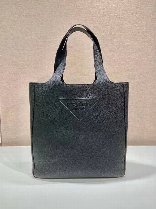 New Tote Bag 92 This Leather Tote Bag Presents Pure Lines And Interprets The Sim