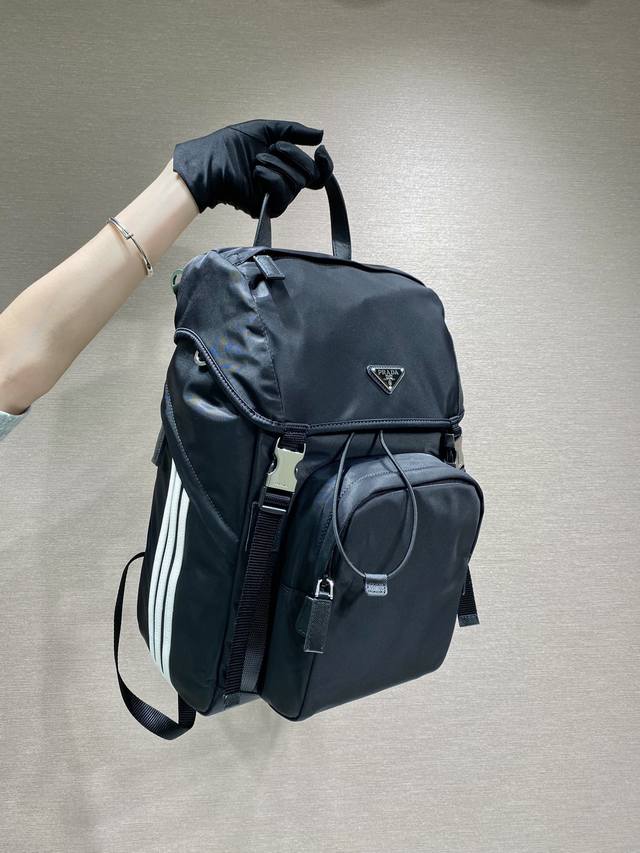 Ad And Pd Collaborated To Design 2Vz135 Two Major Brands Collaborated This Backp