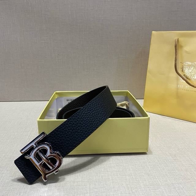Burberrry Burberry Tb Exclusive Logo Pattern Adopts A Versatile Design With Exqu
