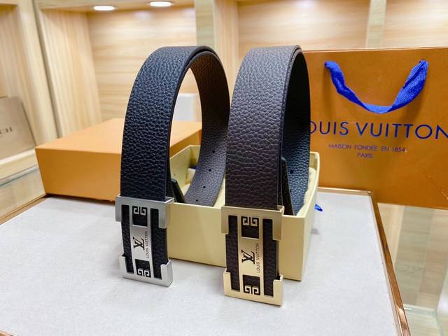Louis Vuitton Lv Double-Sided Top Layer Calfskin Design, One Side Is Black, The